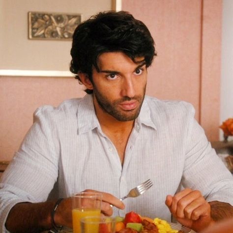 Justin Baldoni Jane The Virgin, Justin Baldoni Aesthetic, Rafael Jane The Virgin, Men Faceclaims, Jane The Virgin Rafael, Ryle Kincaid, Smirk Face, Rafael Solano, Justin Baby