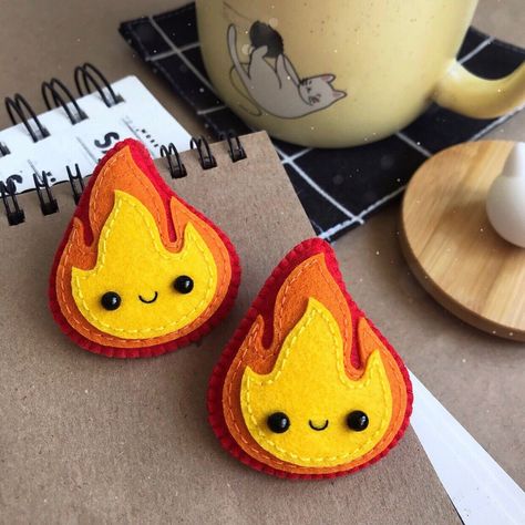 Felt Crafts Patterns Templates Free Printable, Felt Keychain Diy, Felt Fire, Kawaii Felt, Felt Plushie, Felt Keychain, Felt Crafts Patterns, Cute Sewing Projects, Felt Ideas