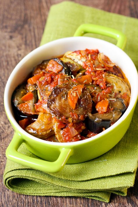 Courgette and aubergine stew | MummyPages.uk Courgette And Mushroom Recipe, Aubergine And Courgette Recipes, Aubergine Stew, Courgette Recipes, Vegetarian Main Course, Sweet Potato Skins, Mushroom Recipe, Broccoli Stir Fry, Vegetable Medley