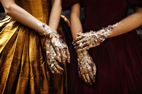 Golden hands by bella kotak photography Bella Kotak, Jamie Lannister, Lizzie Hearts, Margaery Tyrell, Gold Gloves, Royal Aesthetic, Cersei Lannister, Photographie Portrait Inspiration, Gold Aesthetic