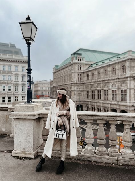 Vienna Photo Ideas Winter, Vienna Photoshoot, Vienna Winter, Vienna Waits For You, Vienna Travel, Photo Recreation, Winter Photo, Travel Lover, Winter Clothes