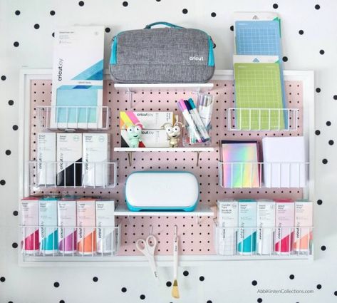 Cricut Joy Organization Ideas, Cricut Supplies Organization, Cricut Pegboard Organization, Cricut Pegboard, Cricut Organization Ideas, Cricut Storage Ideas, Cricut Organization, Cricut Joy Machine, Cricut Storage