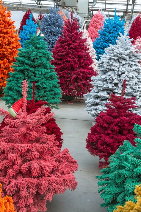 Fake Christmas Tree, Ugly Christmas Tree, Crystal Trees, Lips Gloss, Fake Christmas Trees, Christmas Tree Decorating Themes, Christmas Beauty, Red Christmas Tree, Xmas Trees