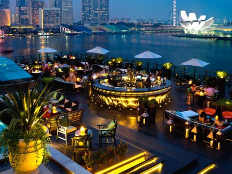 Lantern Rooftop Bar Singapore Fullerton Hotel滨海湾 Green Roof Benefits, Roofing Styles, Rooftop Restaurant Design, Fullerton Hotel, Design Contract, Hotel Ballroom, Rooftop Design, Gourmet Snacks, Best Rooftop Bars