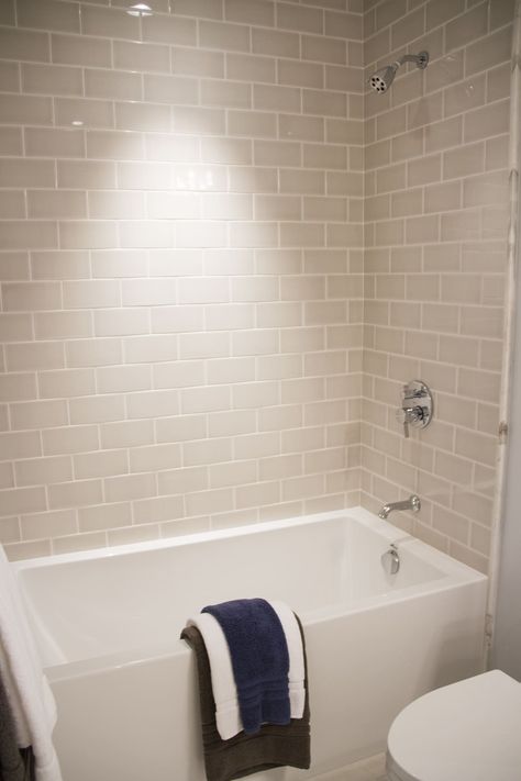 Cow Hollow Home Gets a Pro Makeover Beige Bathroom Tile Ideas, Beige Bathroom Tiles, White Tile Bathroom Walls, Beige Tile Bathroom, Makeover House, Gray Shower Tile, Subway Tiles Bathroom, Beige Tile, Beige Bathroom