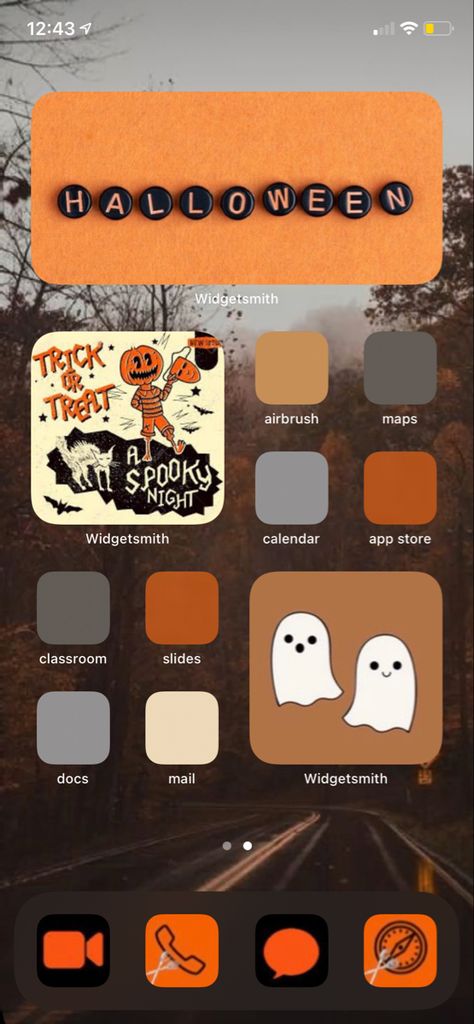 Preppy Homescreen Halloween, Simple Halloween Homescreen, Halloween Iphone Widget Ideas, Iphone Halloween Theme, Halloween Phone Setup, Halloween Phone Screen Ideas, Simple Widgetsmith Ideas, Home Screen Layout Iphone Halloween, Ios 16 Wallpaper Iphone Fall