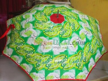 Kerajinan daur ulang sampah plastik Smart Kids, Christmas Tree Skirt, Crochet Amigurumi, Sewing Machine, Beach Mat, Diy And Crafts, Recycling, Outdoor Blanket, Amigurumi