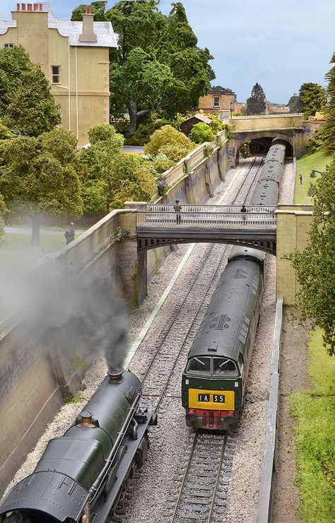 Sydney Gardens 'OO' gauge model railway layout Model Railway Track Plans Oo Gauge, Pullman Train, Modelling Ideas, Sydney Gardens, Airfix Models, Oo Gauge, Flying Scotsman, Ho Model Trains, Model Railway Track Plans