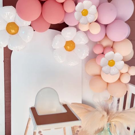 PRICES MAY VARY. Latex ALL IN ONE GARLAND KIT INCLUDES: 4 mylar daisy flower balloons, 102 balloons in 18 inch, 10 inch, and 5 inch latex balloons in dusty pink, apricot, dusty purple (double stuffed!), 16 feet of garland tape, 2 command hooks, balloon tie tool, glue dots, fishing wire for hanging RETRO COLORS: Embrace a retro color balloon arch for your next celebration! You get 106 pieces of hippie theme party supplies for a diy boho bridal shower, neutral bachelorette, birthdays, baby showers Daisy Balloon Garland, Pastel Balloon Arch, Flower Balloons, Diy Daisy, Hippie Birthday Party, Garland Flower, Groovy Birthday, Balloon Arch Kit, Arch Decor