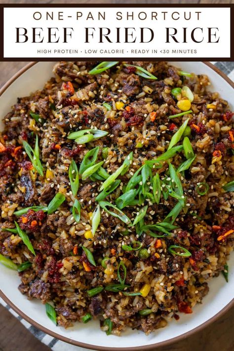 Need an easy one pan meal that's ready in less than 30 minutes? This ground beef rice combines extra lean ground beef with frozen rice or cauliflower rice and a spicy sauce to make a high protein meal in minutes. Easy High Protein Meals Ground Beef, Ground Beef High Protein Recipes, Recipes With Lean Ground Beef, Low Calorie High Protein Bowls, Extra Lean Ground Beef Recipes, High Protein Ground Beef Recipes, Ground Beef Fried Rice, Lean Ground Beef Recipe, Frozen Rice