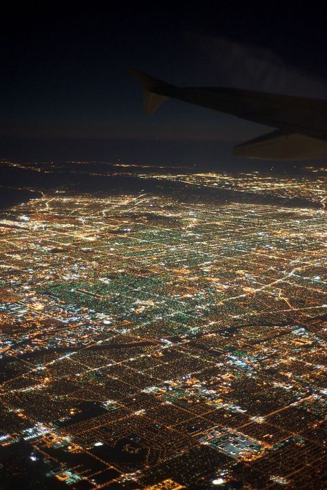 View of Los Angeles at night, from an airplane. Night Scape, Los Angeles At Night, Map Inspiration, Lights At Night, City Lights At Night, Earth View, West Coast Road Trip, Los Angeles City, Century City