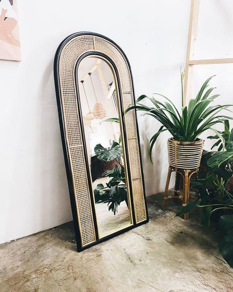 Let's take a look at this beautiful Estuari Mirror with rattan as its frame! You can request it in neutral color or custom it to black if you like! Would you like to own it? Click the link in our bio for more details and purchasing process! ... daha fazla Full Length Rattan Mirror, Whicker Mirror, Full Length Mirror Decor Ideas, Rattan Wall Mirror, Stand Mirror, Mirror Decor Ideas, Spacious House, Wooden Sofa Designs, Dinning Room Design