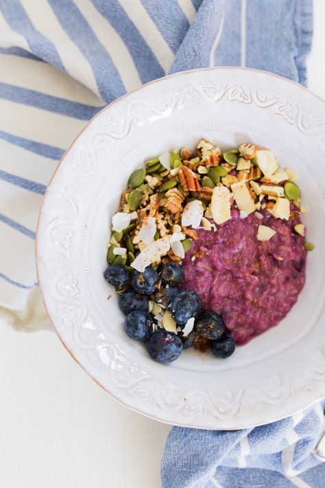 Blueberry Oatmeal Bowl to Balance Hormones Oatmeal Bowl, Healthy Food Menu, Balance Hormones Naturally, Healthy Hormones, Balance Hormones, Oatmeal Bowls, Blueberry Oatmeal, Lost 100 Pounds, Nutritional Therapy