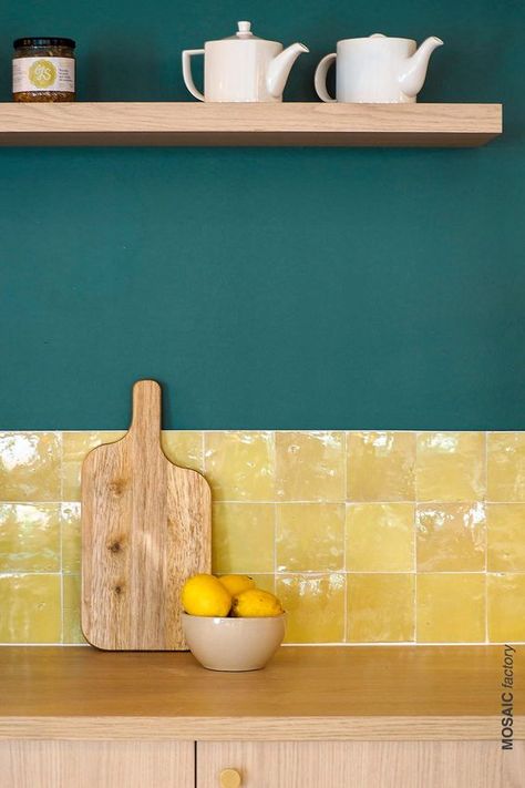 Yellow Tile Kitchen, Yellow Kitchen Tiles, Authentic Kitchen, Colorful Kitchen Backsplash, Estilo Kitsch, Yellow Kitchen Designs, Colorful Backsplash, Dark Green Walls, Interior Dapur