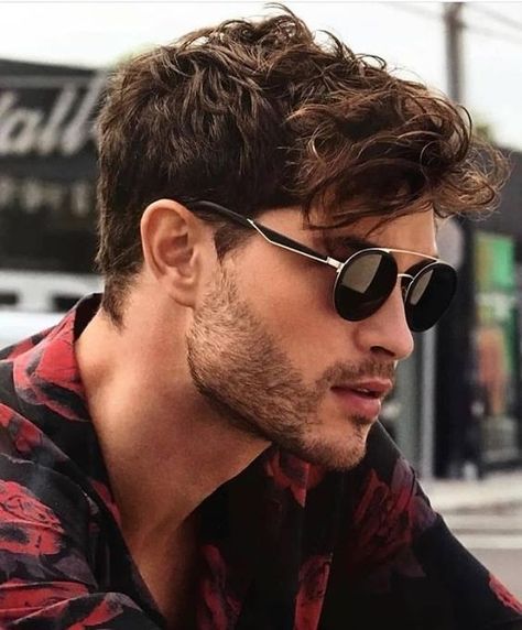 Hairstyles For Men 2023, Young Men Haircuts, Messy Haircut, Round Face Men, Men Haircut Curly Hair, Hairstyle For Men, Mens Hairstyles Thick Hair, Wavy Hair Men, Men Haircut Styles