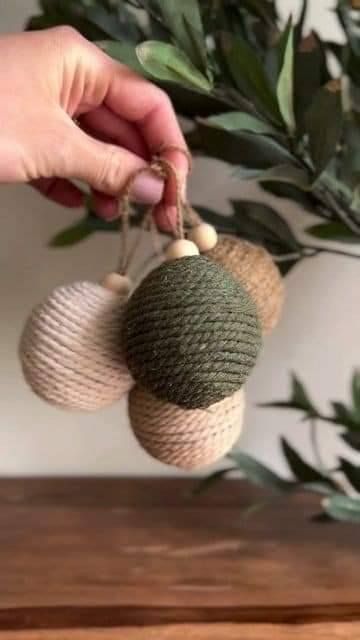 Christmas Decorations Diy Crafts, Unique Decorations, Upcycling Diy, Handmade Christmas Crafts, Christmas Decor Inspiration, Christmas Tree Inspiration, Xmas Diy, Diy Macrame, Boho Christmas