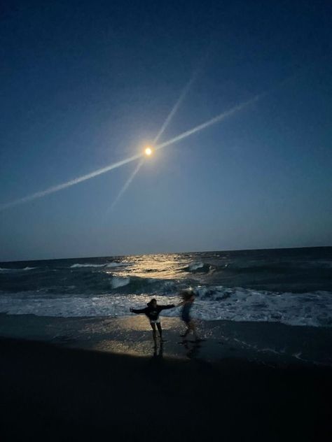 Shy Person Aesthetic, Summer At Night Aesthetic, Nighttime Beach Aesthetic, Cecilia Aesthetic, Night Aesthetic Beach, Summer At Night, Beach At Night Aesthetic, Beach Night Aesthetic, Night Beach Pics