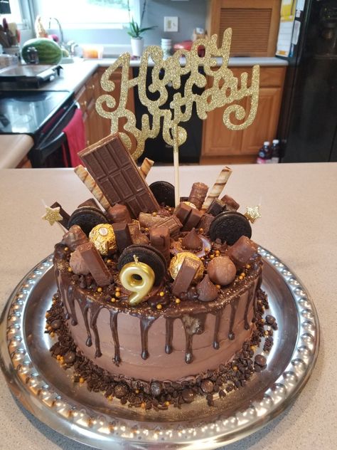 Chocolate lovers candy cake Birthday Cakes With Candy On Top, Cake Decorating With Chocolate Bars, Chocolate Bar Cake Ideas, Chocolate Lovers Birthday Cake, Birthday Cake With Candy On Top, Candy Bar Cake Ideas, Decorate Chocolate Cake Ideas, 9th Birthday Cake Boys, Sebastian Cake