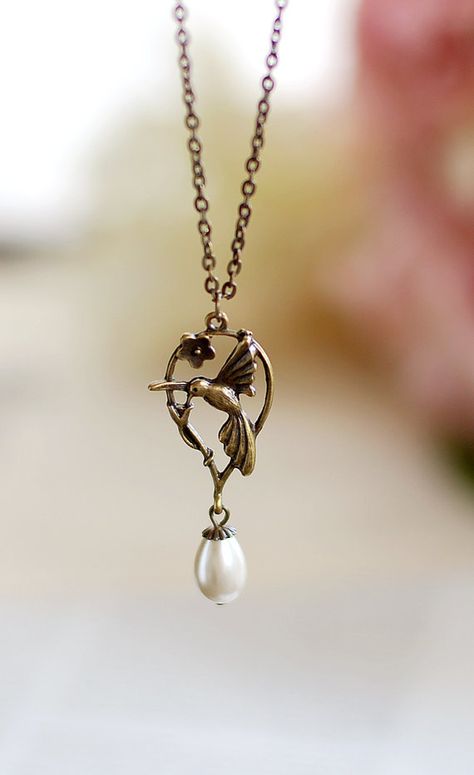 Hummingbird Necklace. Antique Brass Hummingbird Teardrop Cream White Pearl Necklace. Woodland Vintage Nature Inspired Hummingbird Jewelry Hummingbird Jewelry, Hummingbird Necklace, Hummingbird Pendant, White Pearl Necklace, Necklace Antique, Pearl Cream, Christmas Gift Jewelry, Sea Glass Jewelry, White Pearl