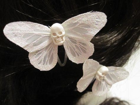 Wedding Skulls, Gothic Cakes, Skull Hats, Lobster Wedding, Cherub Face, Butterfly Hair Accessories, Skull Butterfly, Goth Hair, Skull Wedding