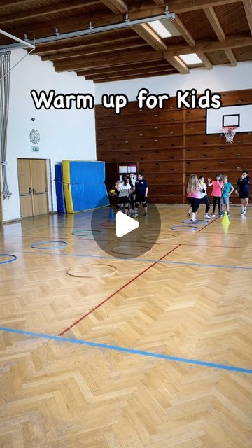 Betti Brandner on Instagram: "Aufwärmen mit den Kids!

#volleyball #volleyballtraining #kindertraining #kinder #trainer #coach #kids #schule #warmup #warmupgames #turnen #aufwärmen" Kids Volleyball, Physical Education Lessons, Sports Skills, Physical Activities For Kids, Volleyball Training, Kids Training, Indoor Games, Indoor Activities, Physical Education