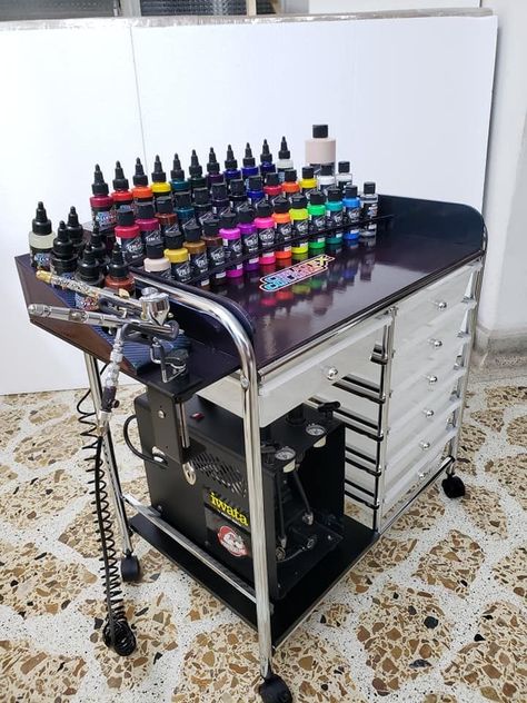 Tattoo Supplies Organization, Tattoo Ink Display, Tattoo Storage Ideas, Tattoo Supply Organization, Tattoo Set Up Station At Home, At Home Tattoo Studio, Small Tattoo Studio Ideas, Small Tattoo Studio Interior, Tattoo Booth Ideas