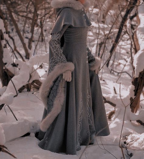 Winter Princess, Queen Aesthetic, Snow Princess, Royalty Aesthetic, Royal Aesthetic, Aesthetic Dress, Snow Outfit, Ice Princess, Dress Aesthetic