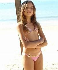 Pretty Swimsuits, Pretty Swimwear, Preteen Fashion, Swimwear Girls, A Girl, Ideias Fashion, The Beach, Vogue