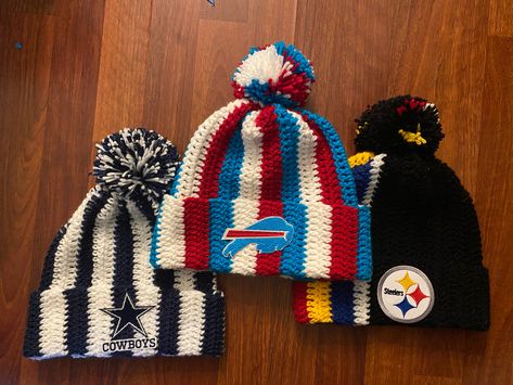 Dallas Cowboys Crochet Hat, Buffalo Bills Crochet Hat, Crochet Steelers Hat, Nfl Crochet Patterns Free, Buffalo Bills Crochet, Crochet Steelers, Steelers Crochet, Dallas Cowboys Crochet, Steelers Crafts