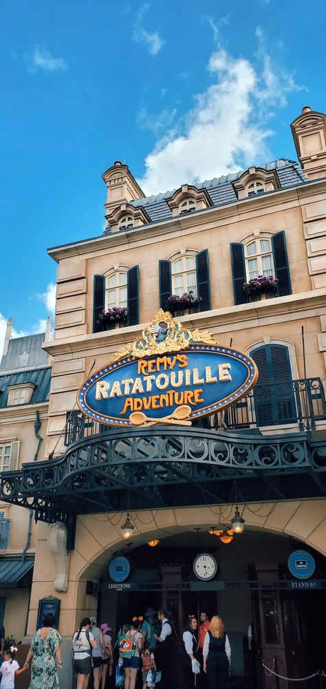 Disney Vacation Aesthetic, Remys Ratatouille Adventure, Disney Rides Aesthetic, Disneyland Paris Rides, Remy Ratatouille, Ratatouille Disney, Disney Bucket List, Disney Marathon, Disneyland Castle