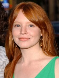 Lauren Ambrose (remember her from 6 feet under?) 6 Feet Under, Lauren Ambrose, Light Spring Colors, Bright Red Lipstick, Subtle Makeup, Green Gown, Spring Color, Warm Spring, Light Spring