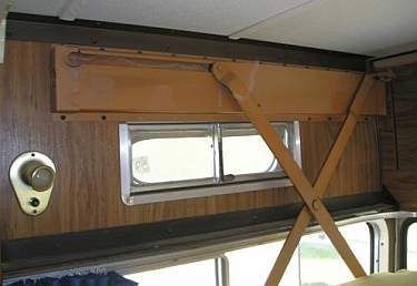 installing an overhead bed - scissor bunk Ducato Camper, Campervan Bed, Van Bed, Camper Beds, Diy Camper Trailer, Vw Lt, Campervan Interior, Camper Living, Van Living