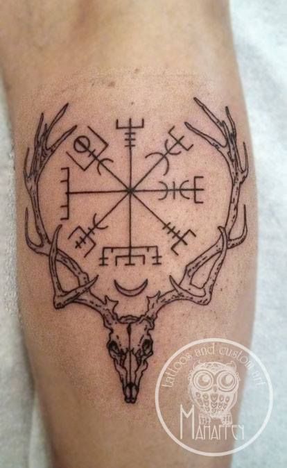 Viking Tattoos Hand, Surtur Tattoo, Runic Compass Tattoo, Vegvisir Tattoo Women, Viking Couple Tattoo, Small Viking Tattoo, Norse Compass Tattoo, Aegishjalmur Tattoo, Nordic Compass Tattoo