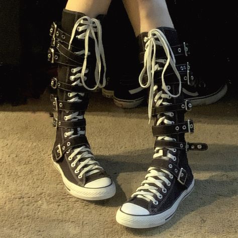 Punk High-top Boots, Emo High-top Boots For Streetwear, Scene Boots, Knee High Converse Outfit 2000s, Knee High Converse With Straps, Punk Converse, Converse Knee High, Halloween Grunge High-top Platform Boots, Knee High Converse Scene