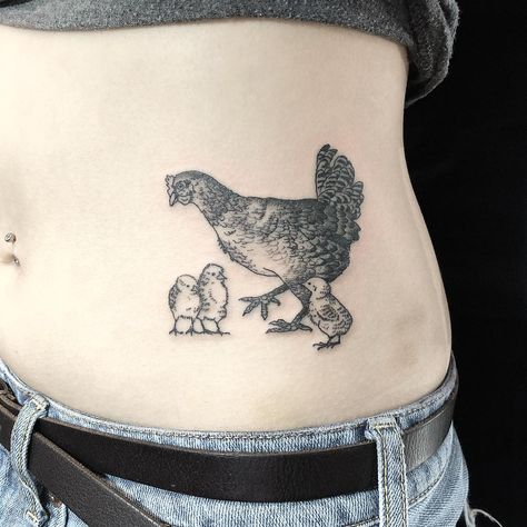 Mother hen and baby chicks tattoo Chicken And Chicks Tattoo, Small Chicken Tattoo Simple, Hen And Chicks Tattoo, Simple Chicken Tattoo, Baby Chick Tattoo, Chick Tattoo, Hen Tattoo, Insect Tattoos, Justin Tattoo