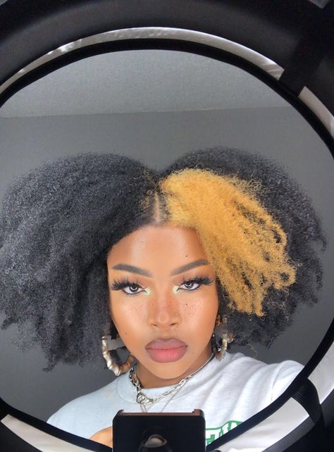 Hairstyles For Short Hair Y2k, Short Hair Y2k, Afro 4c Hairstyles, Y2k Hairstyles Curly, Afro Hair Dye, Hair Y2k, Split Dye, Split Dyed Hair, Y2k Hairstyles