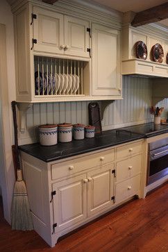 Uwchlan Kitchen - traditional - kitchen - philadelphia - by Rittenhouse Builders Primitive Kitchen Cabinets, Primitive Country Kitchen, Colonial Kitchens, Kitchen Traditional, Kitchen Favorites, Colonial Kitchen, Painted Cabinets, Country Kitchens, Farmhouse Primitive