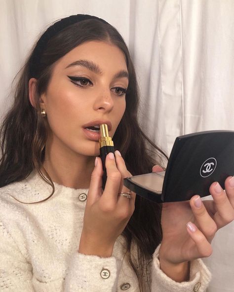 Camila Morrone on Instagram: “💄 @chanelofficial @welovecoco” Slicked Back Hairstyles, Revolution Eyeshadow, Make Up Inspiration, Camila Morrone, Beauty Make-up, Slicked Back Hair, Makeup Salon, Chanel Makeup, Makeup Goals