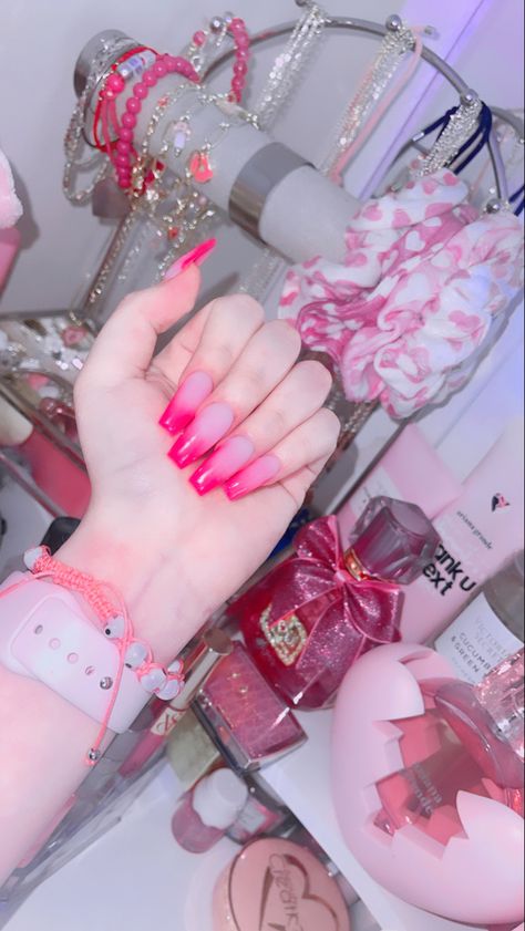 #fashion #buchi #buchifresa #alucin Buchifresa Room, Buchifresa Nails, Buchi Fresas, Girly Swag, Nails Pretty, Pretty Pink Princess, Pink Lifestyle, Birthday Post Instagram, Beautiful Curly Hair