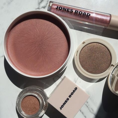 Bobbi Brown Jones Road, Jones Road Beauty, Bobbi Brown Makeup Looks, Jones Road Makeup, Sheer Makeup, 2024 Makeup, Jones Road, Makeup For Older Women, Bracelet Craft