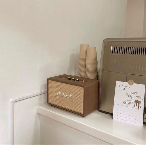 Beige Icons:), Cream Aesthetic, Minimalist Room, Beige Aesthetic, Foto Ideas Instagram, Aesthetic Colors, Brown Aesthetic, Aesthetic Images, Cafe Design