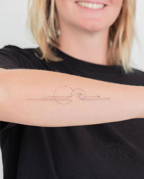 Fine Line Tattoo Forearm, Line Tattoo Forearm, Line Wave Tattoo, Fine Line Wave Tattoo, Simple Wave Tattoo, Outer Forearm Tattoo, Wave Tattoo Design, Tattoo On Forearm, Minimal Tattoo Design