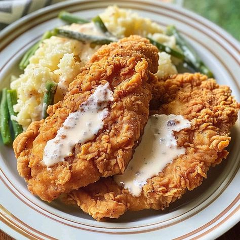 Crispy Chicken Fried Chicken | Homemade Recipes Undercooked Chicken, Chicken Fried Chicken, Chicken Mashed Potatoes, Spicy Fried Chicken, Buttermilk Chicken, Scary Dogs, Chicken Fried Steak, Southern Fried Chicken, Chicken Fried