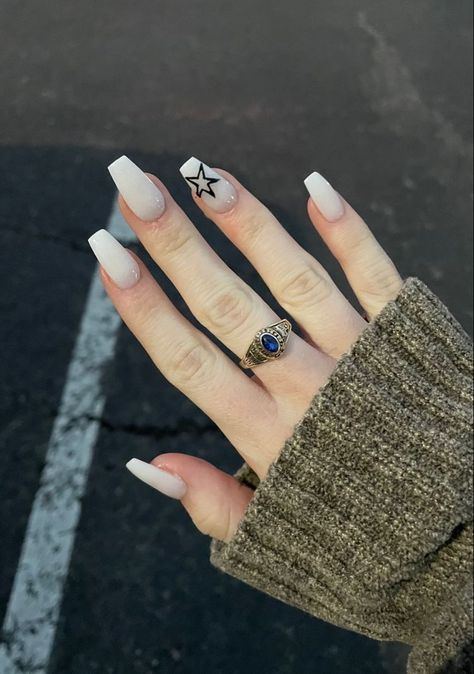 Short Acrylic Nails Alternative, White Nails Star Design, Nails With Jewels Rhinestones Simple, Simple Edgy Nails Short, White Nails Stars, City Girl Nails, Nail Ideas Grunge, Star Nails White, White Nails With Stars