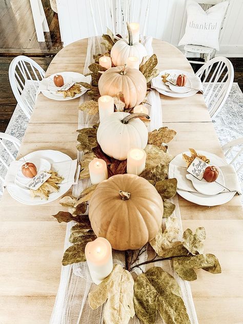 Easy Farmhouse Thanksgiving Tablescape on a budget. Thanksgiving Decorations Ideas #homedecor #farmhousethanksgiving Thanksgiving Dining Table Decor, Thanksgiving Decorations Diy Table, Fall Decor On A Budget, Easy Thanksgiving Decorations, Neutral Halloween Decor, Thanksgiving Decorations Outdoor, Fall Decor Pumpkins, Fall Decoration Ideas, Modern Farmhouse Decor Ideas