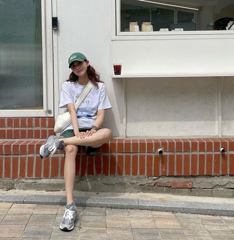 Boyish Outfits, New Balance Outfit, Korean Outfit Street Styles, Korean Casual Outfits, Style Korea, Korean Outfits, Casual Style Outfits, Minimal Fashion, Asian Fashion