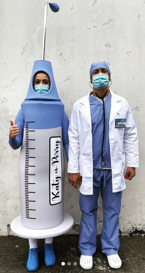 Plastic Surgeon And Patient Costume, Duos Characters, Fancy Dress Diy, Costumes For Two, Mars Attack, Famous Duos, Best Celebrity Halloween Costumes, Halloween Science, Big Talk