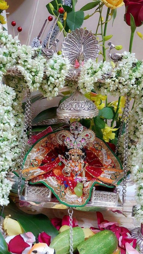 Krishnaaa Bhagvan Krishna, Janmashtami Jhula, Krishna Ashtami, Krishna Jhula, Krishna Jayanthi, Good Morning Rose Images, Mandir Decoration, Thali Decoration Ideas, Ganpati Decoration At Home