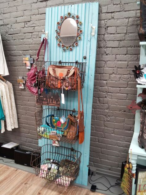 Boutique Store Displays, Vintage Booth Display, Craft Fair Booth Display, Antique Booth Displays, Antique Mall Booth, Antique Booth Ideas, Craft Fairs Booth, Door Diy, Craft Booth Displays