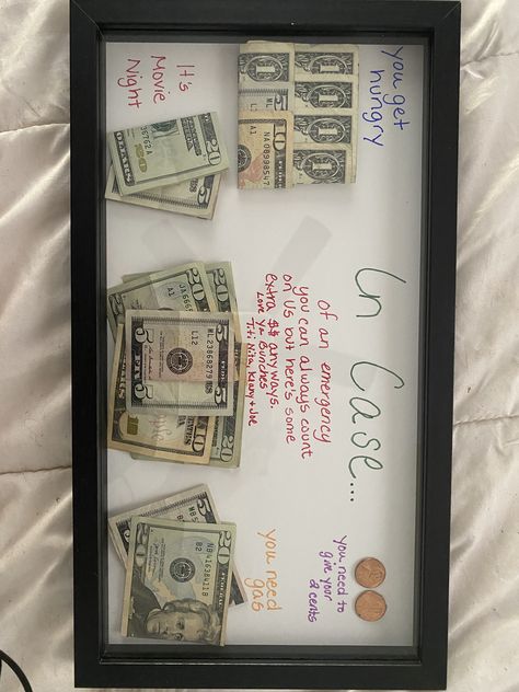 Money Picture Frame, Birthday Baskets For Boyfriend, Birthday Hacks, Gifts For 18th Birthday, Gifting Money, Birthday Money Gifts, Birthday Pizza, Homemade Birthday Gifts, Graduation Candy Bar